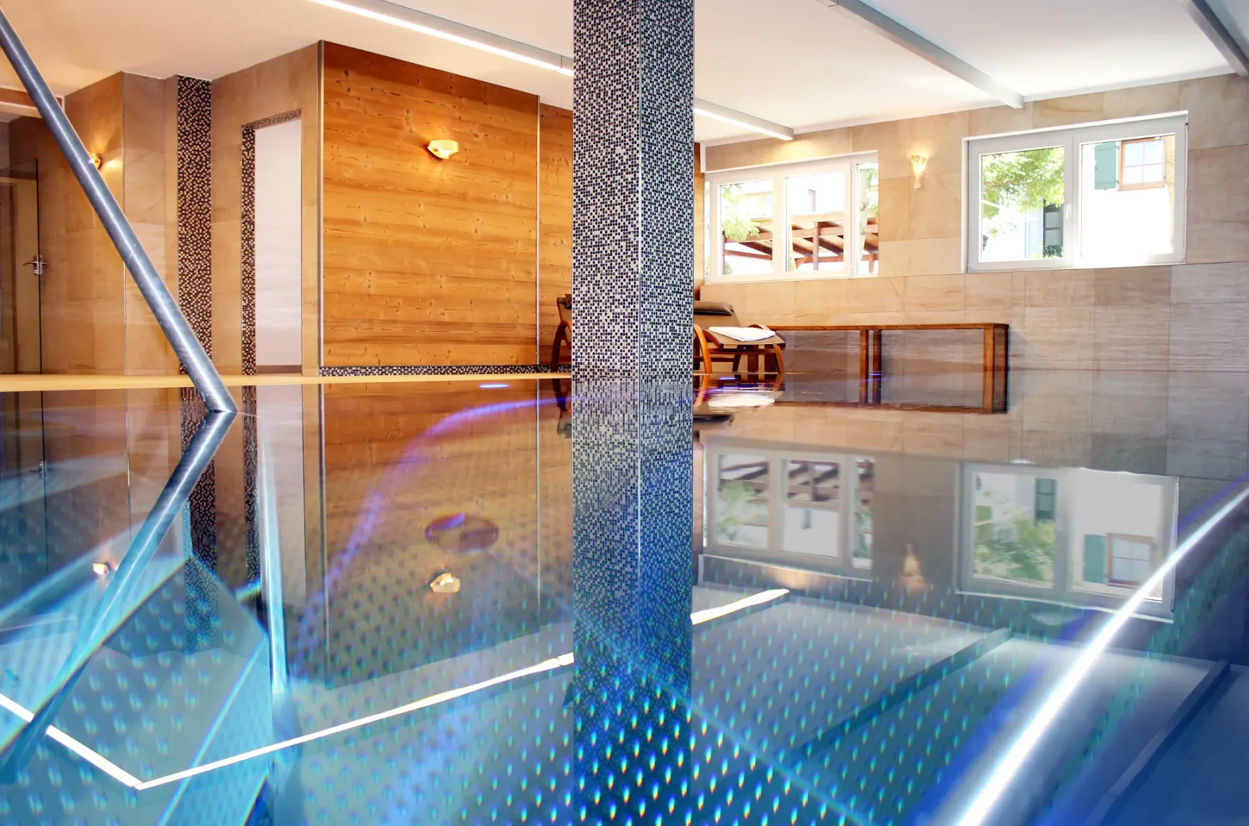 Innenpool im Wellnessbereich des ARTHOTEL Herrsching